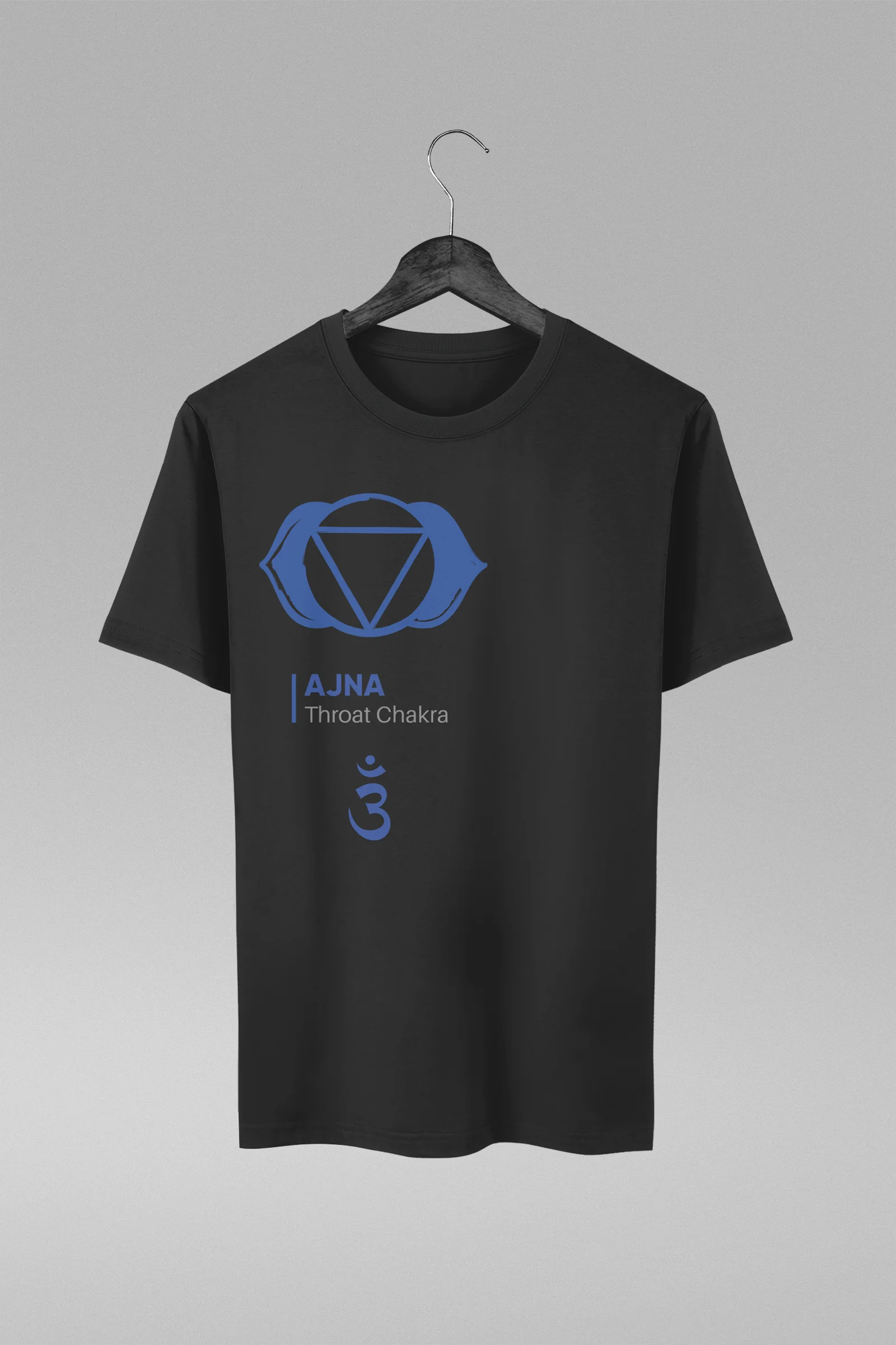 Camiseta preta com estampa de chakra inspirada em espiritualidade