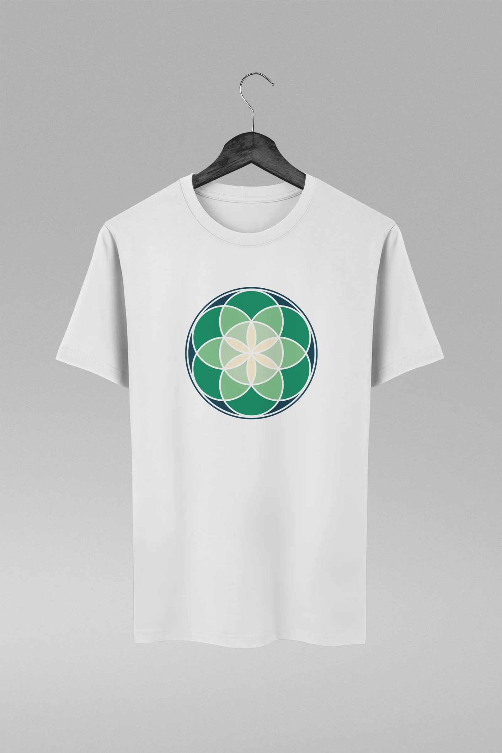 Camiseta branca com estampa da Semente da Vida em geometria sagrada