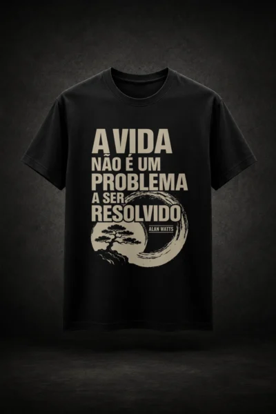Camiseta preta com estampa tipográfica sobre a a vida, por Alan Watts