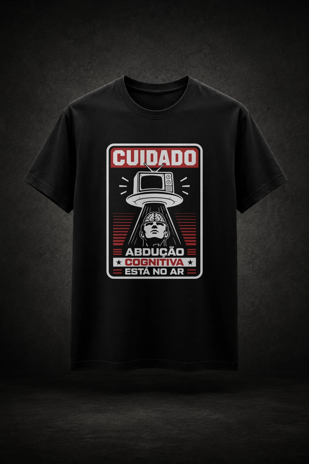 Camiseta preta com estampa inspirada em manipulação mental e UFO